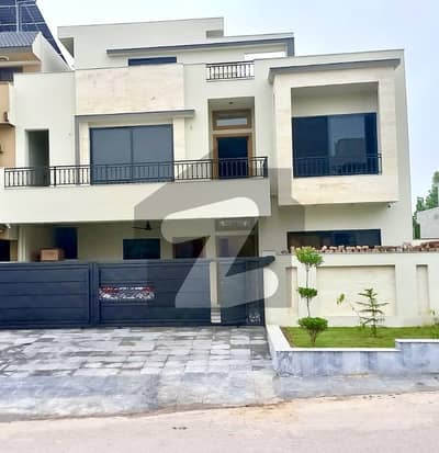 جی ۔ 13 اسلام آباد میں 6 کمروں کا 14 مرلہ مکان 11.5 کروڑ میں برائے فروخت۔