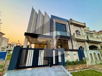 10 Marla Modern House For in DHA PHASE 3 TOP Location