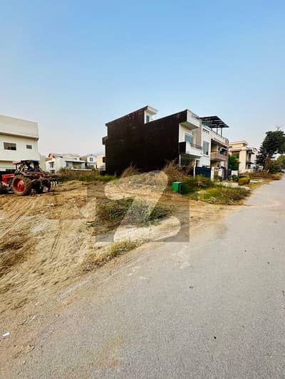 ڈی ۔ 12/4 ڈی ۔ 12,اسلام آباد میں 8 مرلہ رہائشی پلاٹ 5.35 کروڑ میں برائے فروخت۔