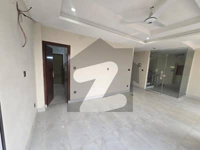 بحریہ بزنس ڈسٹرکٹ بحریہ ٹاؤن فیز 8,بحریہ ٹاؤن راولپنڈی,راولپنڈی میں 6 مرلہ Studio دفتر 50.0 ہزار میں کرایہ پر دستیاب ہے۔