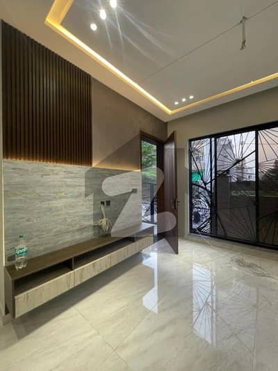 خیابانِ امین لاہور میں 3 کمروں کا 5 مرلہ مکان 1.9 کروڑ میں برائے فروخت۔