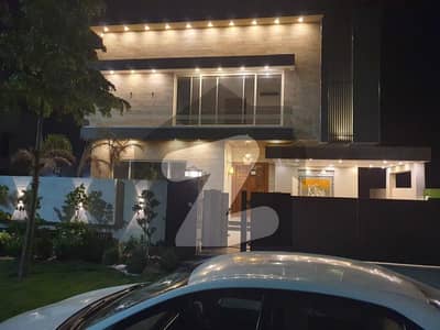 ڈی ایچ اے فیز 8 ڈیفنس (ڈی ایچ اے),لاہور میں 6 کمروں کا 1 کنال مکان 14.35 کروڑ میں برائے فروخت۔