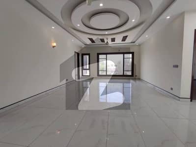 500YARDS MOST LUXURIOUS AND ARCHITECTURE ULTRA MODERN STYLE DOUBLE STORY BUNGALOW UPPER PORTION FOR RENT IN DHA PHASE 8.