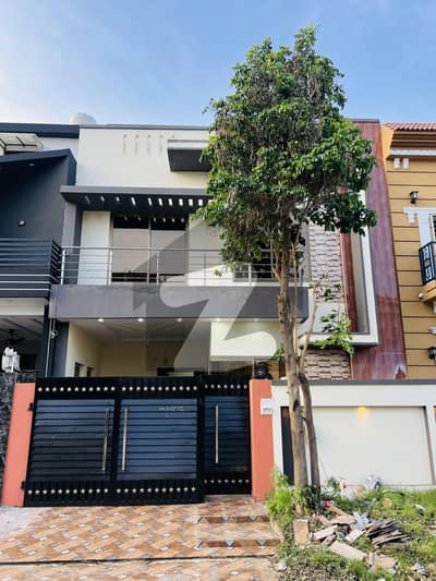 سٹی ہاؤسنگ سوسائٹی - بلاک اے ایکسٹینشن سٹی ہاؤسنگ سوسائٹی,سیالکوٹ میں 5 کمروں کا 5 مرلہ مکان 50.0 ہزار میں کرایہ پر دستیاب ہے۔