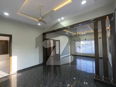 ایف ۔ 10 اسلام آباد میں 5 کمروں کا 1 کنال مکان 17.5 کروڑ میں برائے فروخت۔