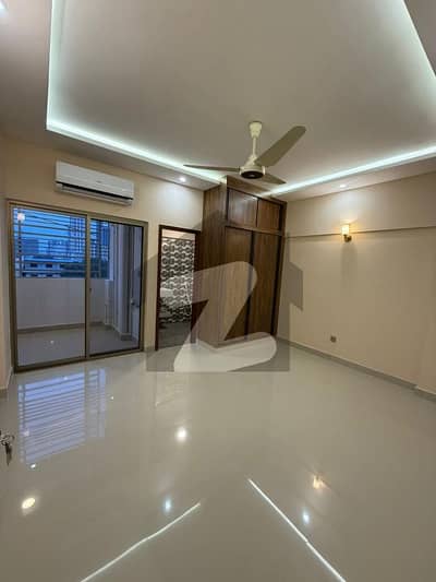 کلفٹن ۔ بلاک 1 کلفٹن,کراچی میں 3 کمروں کا 7 مرلہ فلیٹ 3.5 کروڑ میں برائے فروخت۔