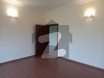 ڈی ایچ اے فیز 5 - سیکٹر اے ڈی ایچ اے ڈیفینس فیز 5,ڈی ایچ اے ڈیفینس,اسلام آباد میں 2 کمروں کا 1 کنال بالائی پورشن 60.0 ہزار میں کرایہ پر دستیاب ہے۔