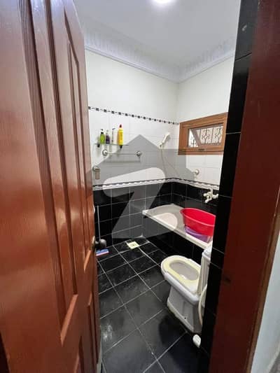 ڈی ایچ اے فیز 2 ایکسٹینشن ڈی ایچ اے ڈیفینس,کراچی میں 4 کمروں کا 1 کنال بالائی پورشن 2.25 لاکھ میں کرایہ پر دستیاب ہے۔