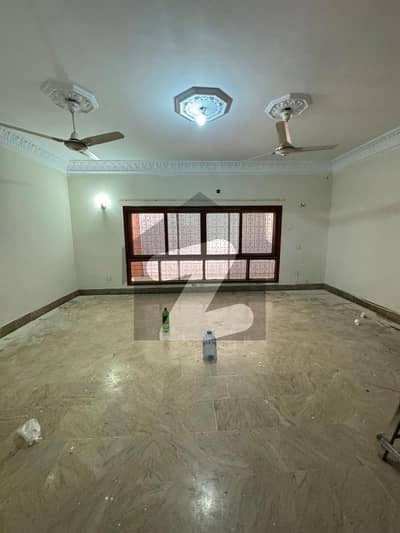 ڈی ایچ اے ڈیفینس کراچی میں 4 کمروں کا 1 کنال زیریں پورشن 2.25 لاکھ میں کرایہ پر دستیاب ہے۔