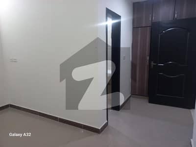 10 MARLA 3 BED FLAT AVAILABLE FOR RENT WITH GAS IN ASKARI 11