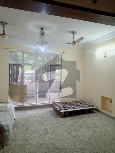 جی ۔ 10 اسلام آباد میں 3 کمروں کا 7 مرلہ مکان 4.5 کروڑ میں برائے فروخت۔