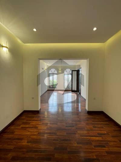 چنار باغ ۔ بولان بلاک چنار باغ,لاہور میں 3 کمروں کا 1 کنال مکان 3.25 کروڑ میں برائے فروخت۔