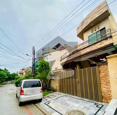 مرغزار آفیسرز کالونی لاہور میں 6 کمروں کا 10 مرلہ مکان 3.0 کروڑ میں برائے فروخت۔