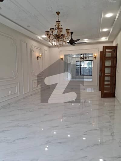 جی ۔ 13 اسلام آباد میں 6 کمروں کا 14 مرلہ مکان 12.5 کروڑ میں برائے فروخت۔