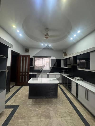 A BEAUTIFUL 1 KANAL HOUSE FOR RENT