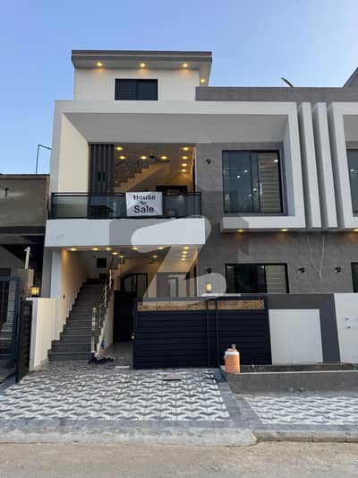 جناح گارڈنز فیز 1 جناح گارڈنز,ایف ای سی ایچ ایس,اسلام آباد میں 5 کمروں کا 6 مرلہ مکان 2.85 کروڑ میں برائے فروخت۔