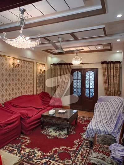 3 Bed Drawing Lounge Front Facing Ideal Location Car Parking Old Construction But Well Maintained Flat