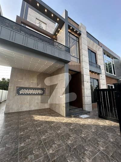 ڈی ایچ اے فیز 8 سابقہ ایئر ایوینیو ڈی ایچ اے فیز 8,ڈی ایچ اے ڈیفینس,لاہور میں 4 کمروں کا 10 مرلہ مکان 1.65 لاکھ میں کرایہ پر دستیاب ہے۔