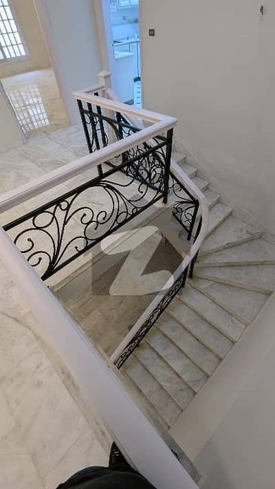 ڈی ایچ اے فیز 5 ڈی ایچ اے ڈیفینس,کراچی میں 4 کمروں کا 2 مرلہ مکان 5.0 لاکھ میں کرایہ پر دستیاب ہے۔