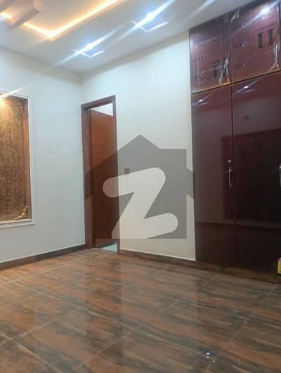 کیولری ایکسٹینشن لاہور میں 3 کمروں کا 2 مرلہ مکان 1.5 کروڑ میں برائے فروخت۔