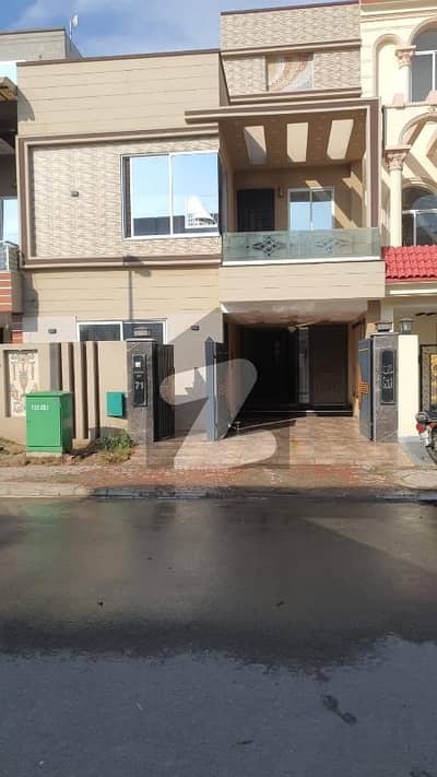 5 Marla Luxurious Used House for Sale in Ghazanvi Block