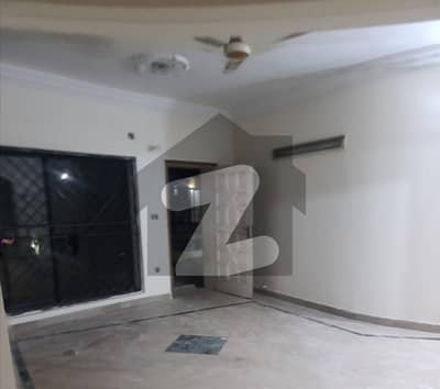 سمن آباد ۔ بلاک این سمن آباد,لاہور میں 5 کمروں کا 10 مرلہ مکان 1.7 لاکھ میں کرایہ پر دستیاب ہے۔