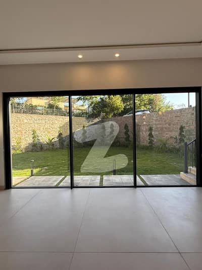 F-11 Brand New Architect Design Owner Build TRIPLE Story SPANISH STYLE THREE SIDE OPEN END CORNER House WITH EXTRA LAND BEAUTIFUL LUSH GREEN GATED LAWAN Size 500Yd 7BED D/D SERIOUS BUYERS ONLY CONTACT REASONBLE PRICE