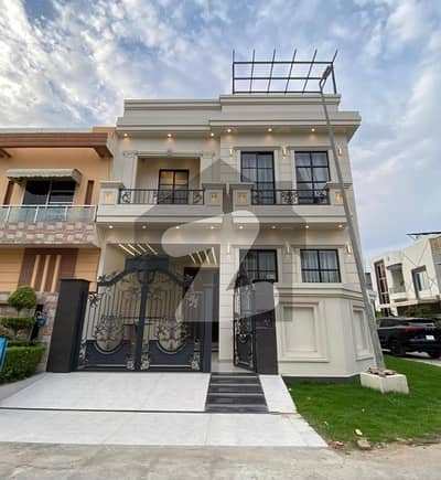 سٹی ہاؤسنگ سوسائٹی گوجرانوالہ میں 5 کمروں کا 5 مرلہ مکان 2.75 کروڑ میں برائے فروخت۔