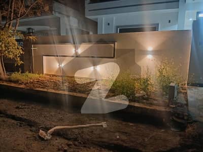 ای ۔ 16/3 ای ۔ 16,اسلام آباد میں 4 کمروں کا 10 مرلہ مکان 3.3 کروڑ میں برائے فروخت۔