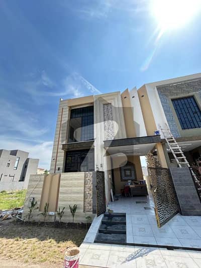 ڈی ایچ اے 9 ٹاؤن ڈیفنس (ڈی ایچ اے),لاہور میں 4 کمروں کا 5 مرلہ مکان 1.25 لاکھ میں کرایہ پر دستیاب ہے۔