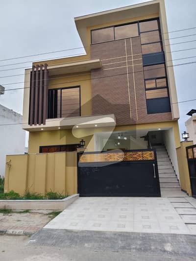 نیو سٹی فیز 2 - بلاک آئی نیو سٹی فیز 2,نیو سٹی,واہ میں 4 کمروں کا 5 مرلہ مکان 1.9 کروڑ میں برائے فروخت۔