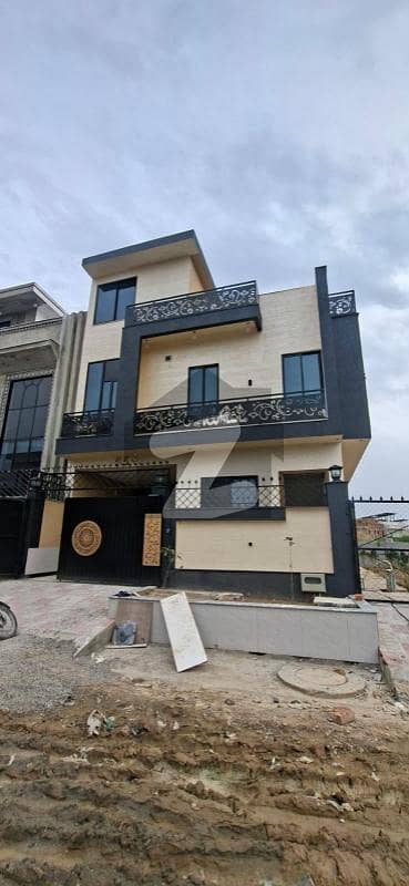 BRAND NEW HOUSE [WITH EXTRA LAND] FOR SALE