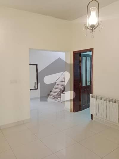 بحریہ انکلیو - سیکٹر سی 1 بحریہ انکلیو,بحریہ ٹاؤن,اسلام آباد میں 3 کمروں کا 10 مرلہ بالائی پورشن 70.0 ہزار میں کرایہ پر دستیاب ہے۔