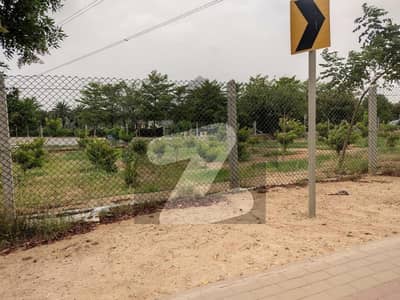 272 Square Yards Plots Available For Sale in Precinct 1 BAHRIA TOWN KARACHI