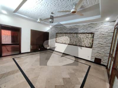 بحریہ ٹاؤن فیز 8 بحریہ ٹاؤن راولپنڈی,راولپنڈی میں 5 کمروں کا 10 مرلہ مکان 1.5 لاکھ میں کرایہ پر دستیاب ہے۔