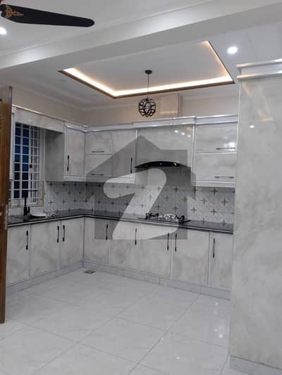 آئی ۔ 14 اسلام آباد میں 5 کمروں کا 6 مرلہ مکان 3.2 کروڑ میں برائے فروخت۔