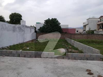 بنی گالہ اسلام آباد میں 10 مرلہ رہائشی پلاٹ 1.2 کروڑ میں برائے فروخت۔