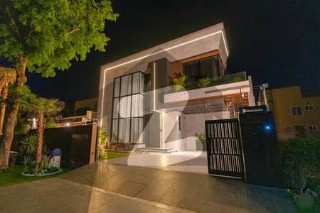 VERY CLOSE TO DHA RAYA 01 KANAL TOP NOTCH LUXURY HOUSE AVAILABLE FOR SALE