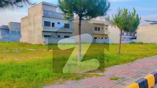 UNIVERSITY TOWN BLOCK A SIZE 5 MARLA PLOT FOR SALE ON GOOD LOCATION FIRST COME FIRST AVIL THIS BIG OPERTUINTY