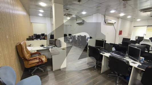 قائداعظم انڈسٹریل اسٹیٹ لاہور میں 3 کمروں کا 10 مرلہ دفتر 1.7 لاکھ میں کرایہ پر دستیاب ہے۔