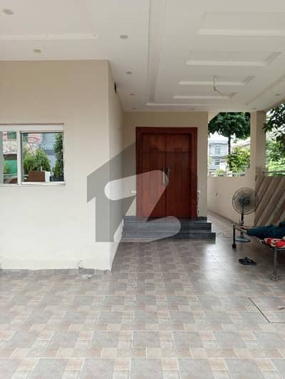 10 Marla Corner House For Sale In Wapda Town Phase 1, Lahore