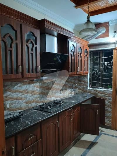 جی ۔ 13 اسلام آباد میں 4 کمروں کا 4 مرلہ مکان 3.3 کروڑ میں برائے فروخت۔