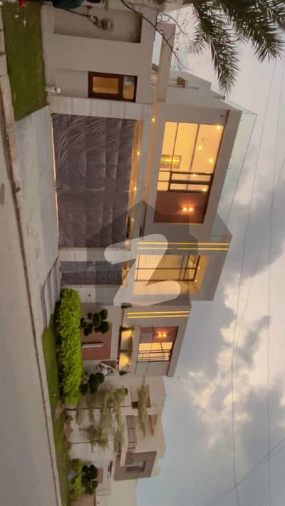 خیابان رومی ڈی ایچ اے فیز 8,ڈی ایچ اے ڈیفینس,کراچی میں 2 کنال Studio مکان 50.0 کروڑ میں برائے فروخت۔