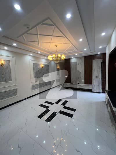 آرکیٹیکٹس انجنیئرز ہاؤسنگ سوسائٹی لاہور میں 5 کمروں کا 10 مرلہ مکان 1.9 لاکھ میں کرایہ پر دستیاب ہے۔