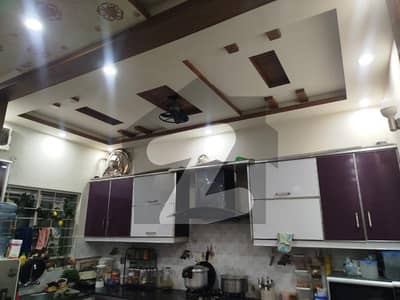 سبزہ زار سکیم ۔ بلاک ایچ1 سبزہ زار سکیم,لاہور میں 5 کمروں کا 5 مرلہ مکان 2.5 کروڑ میں برائے فروخت۔