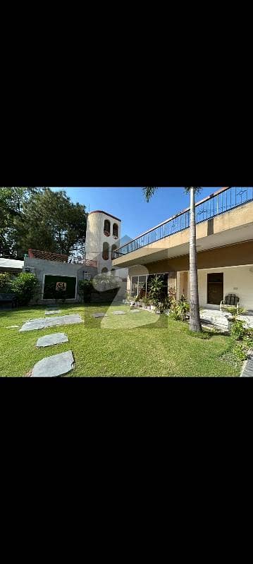 مسلم ٹاؤن لاہور میں 6 کمروں کا 1 کنال مکان 6.0 لاکھ میں کرایہ پر دستیاب ہے۔