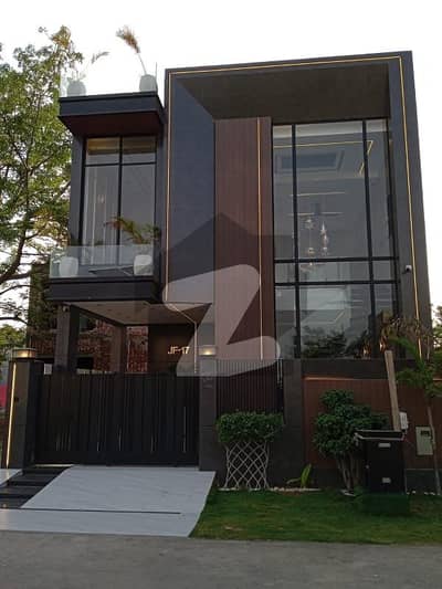 ڈی ایچ اے 9 ٹاؤن ۔ بلاک ڈی ڈی ایچ اے 9 ٹاؤن,ڈیفنس (ڈی ایچ اے),لاہور میں 3 کمروں کا 5 مرلہ مکان 3.3 کروڑ میں برائے فروخت۔