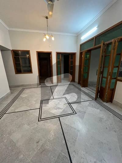 آئی ۔ 8 اسلام آباد میں 3 کمروں کا 12 مرلہ بالائی پورشن 1.6 لاکھ میں کرایہ پر دستیاب ہے۔