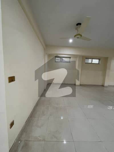 ایف ۔ 15 اسلام آباد میں 1 کمرے کا 4 مرلہ دفتر 40.0 ہزار میں کرایہ پر دستیاب ہے۔