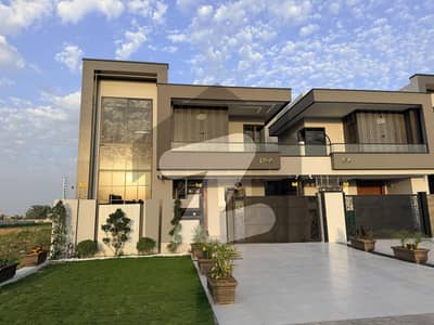 کینٹ ہاؤسنگ سکیم چناب رینجرز روڈ,سیالکوٹ میں 6 کمروں کا 10 مرلہ مکان 4.95 کروڑ میں برائے فروخت۔